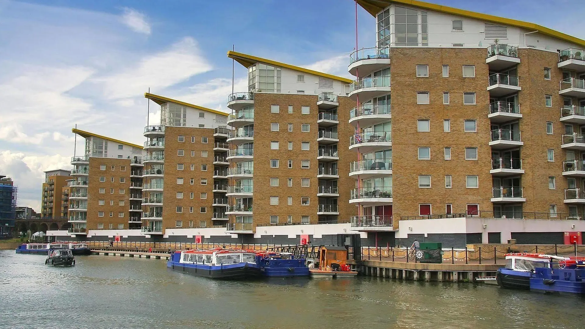 Holiday Inn Express London Limehouse By Ihg 3*,